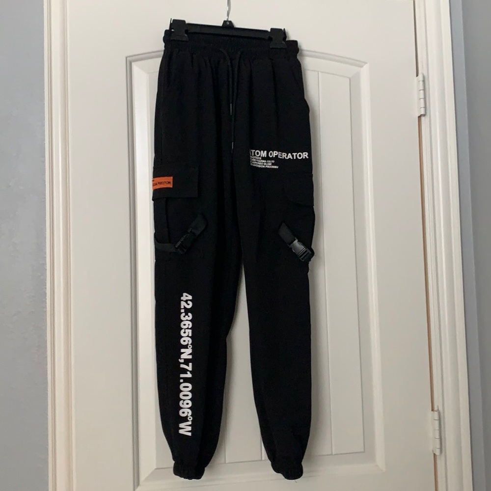 Thin cargo pants